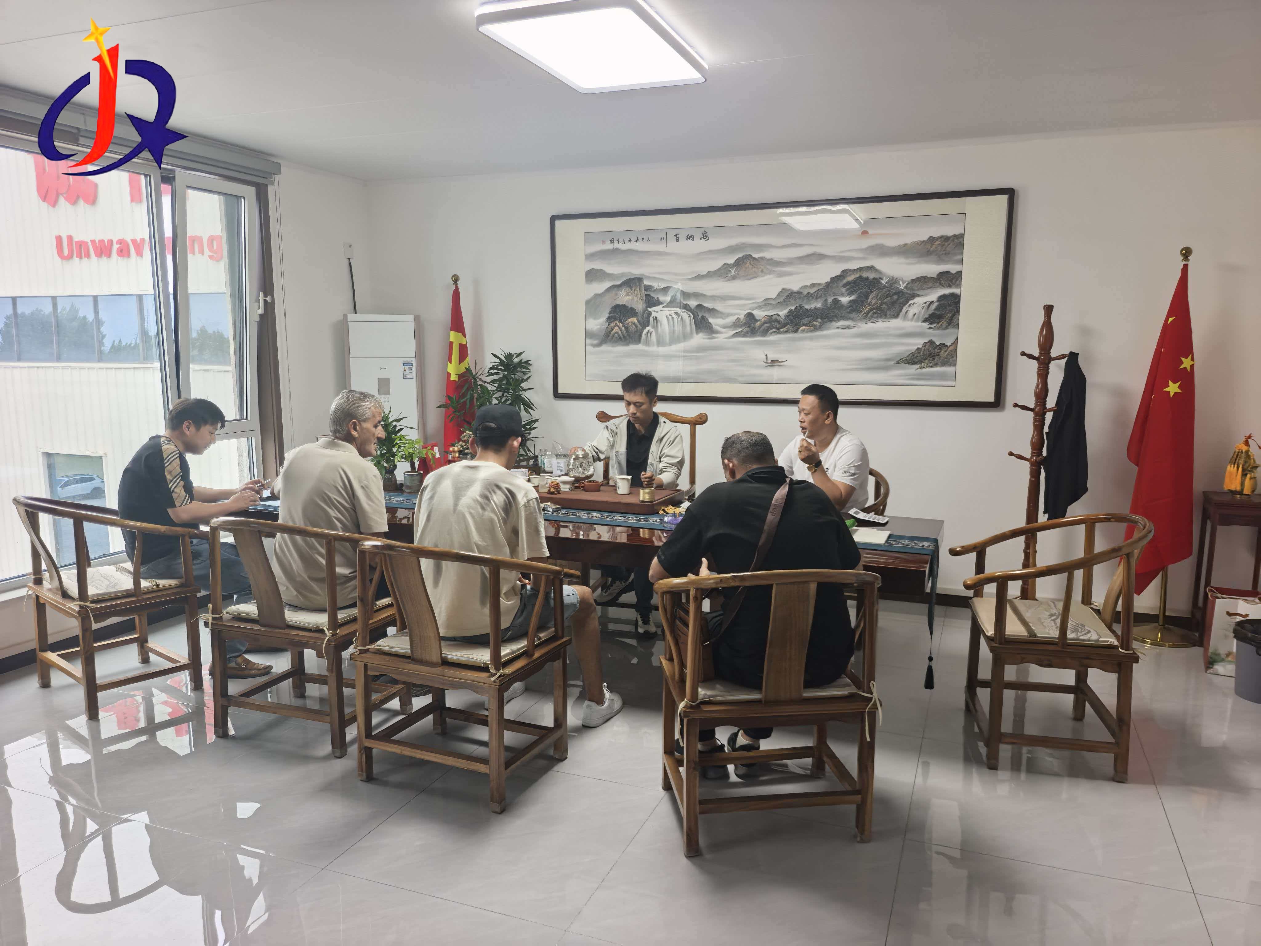 מפיצי ציוד לעיבוד זהב בקולומביה מבקרים במכונות Jinqi לשיתוף פעולה בשוק הדרום אמריקאי